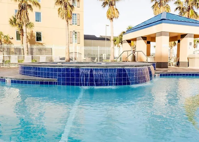 Apartment 12th Floor 2 Bedroom At Crystal Tower, 2 Outdoor Pools And Lazy River, Heated Indoor Pool, Direct Access *