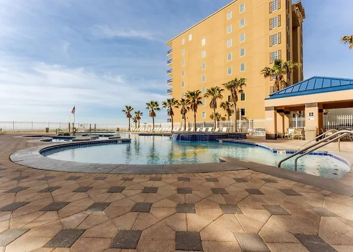 Apartment 12th Floor 2 Bedroom At Crystal Tower, 2 Outdoor Pools And Lazy River, Heated Indoor Pool, Direct Access Gulf Shores