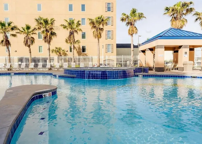 12th Floor 2 Bedroom At Crystal Tower, 2 Outdoor Pools And Lazy River, Heated Indoor Pool, Direct Access * Gulf Shores